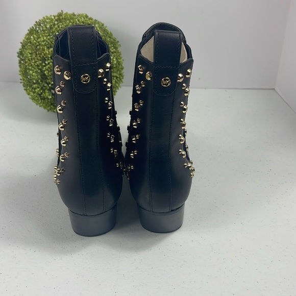 MICHAEL KORS
Women's Kinlee Leather Studded Pull-On Chelsea Booties Sz 8.5 - Picture 7 of 12